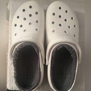 CROCS Women's White Fuzzy Lined Moccasins